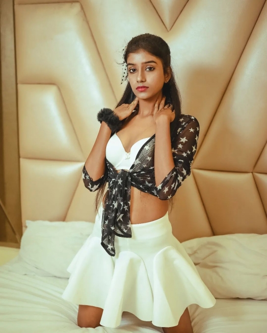 PHOTOS : அட அட.. என்னம்மா லுக் விடுறாங்க.. நடிகை நேகா சஹாவின் லேட்டஸ்ட்  நச் போட்டோஸ் இதோ!