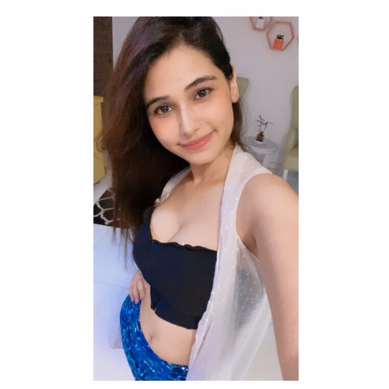 PHOTOS : வாவ்.. ரெட் பிகினியில் ரசிகர்களை ஈர்க்கும் பல்லவி குப்தா.. கலக்கலான ரீசன்ட் பிக்ஸ் இதோ!