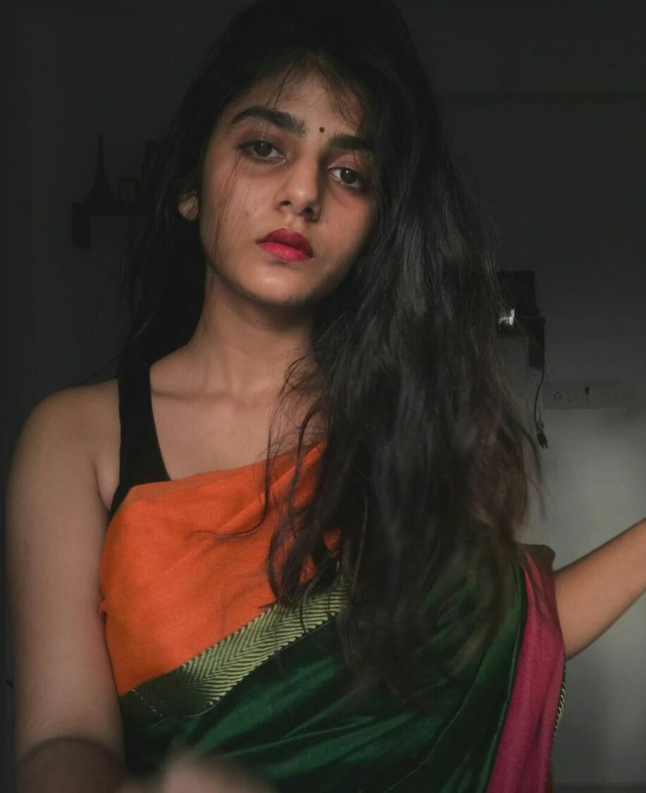 PHOTOS : வாவ்.. விதவிதமான சேலையில் ரசிகர்களை மயக்கும் விஜய் டிவி சீரியல் நடிகை கேப்ரியெல்லா.. நச் பிக்ஸ் இதோ!