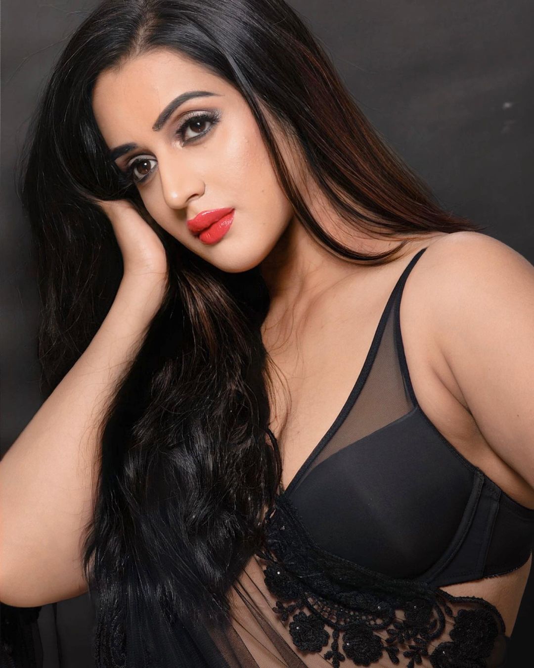 PHOTOS : ஸ்விம் சூட்டில் ரசிகர்களை ஈர்க்கும் பிரஜ்வால்.. வசீகரிக்கும் ரீசன்ட் க்ளிக்ஸ் இதோ!