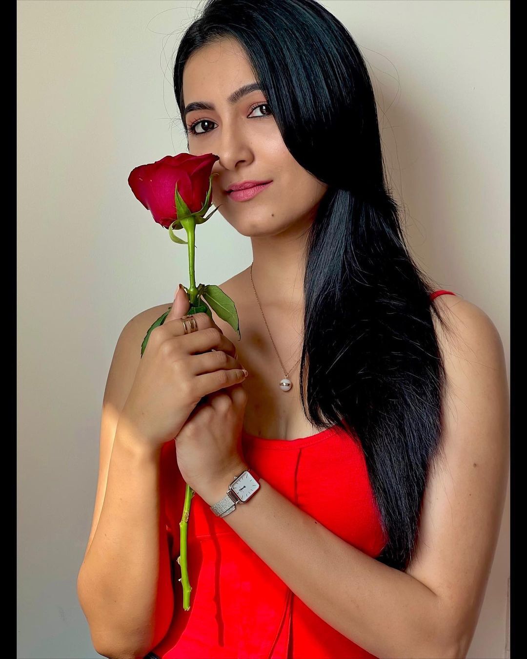 PHOTOS : டைட் டாப்பில் ஸ்டன்னிங் லுக் விடும் ஆத்விதி.. ஆளை மயக்கும் நச் க்ளிக்ஸ் இதோ!