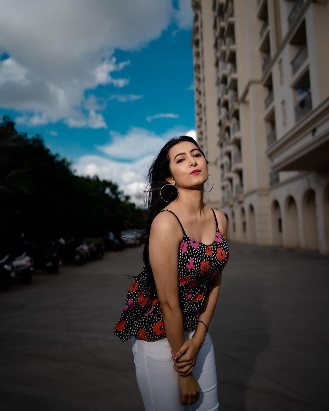 PHOTOS : டைட் டாப்பில் ஸ்டன்னிங் லுக் விடும் ஆத்விதி.. ஆளை மயக்கும் நச் க்ளிக்ஸ் இதோ!