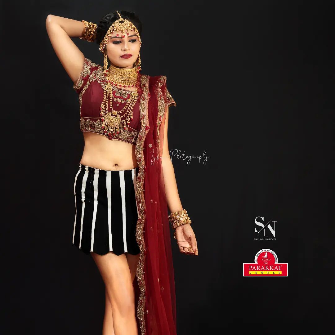 PHOTOS : யப்பா.. கேரளா மாடல் அழகியா இவங்க? சொக்கவைக்கும் அழகில் அர்ச்சனா.. ஏங்கவைக்கும் கலக்கல் போட்டோஸ் இதோ!