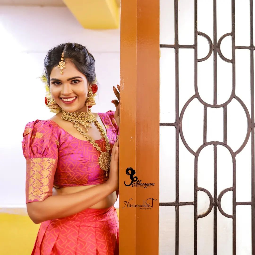 PHOTOS : யப்பா.. கேரளா மாடல் அழகியா இவங்க? சொக்கவைக்கும் அழகில் அர்ச்சனா.. ஏங்கவைக்கும் கலக்கல் போட்டோஸ் இதோ!