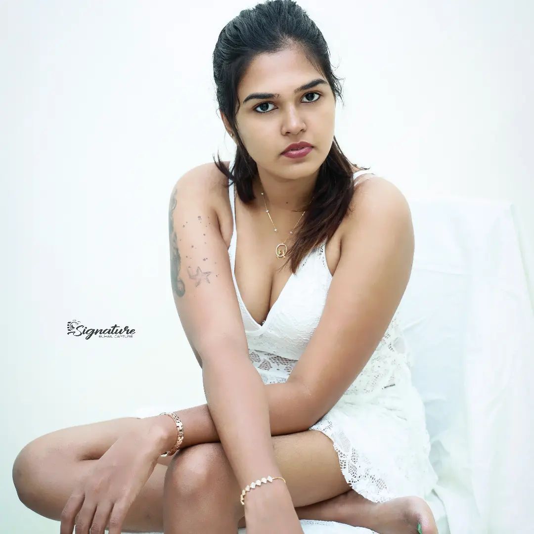 PHOTOS : யப்பா.. கேரளா மாடல் அழகியா இவங்க? சொக்கவைக்கும் அழகில் அர்ச்சனா.. ஏங்கவைக்கும் கலக்கல் போட்டோஸ் இதோ!