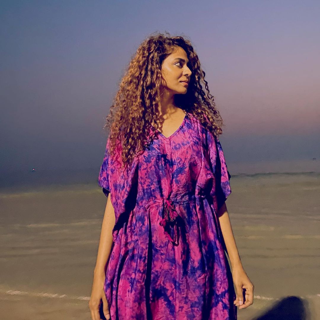 ഇത്രയും മോഡേണ്‍ ആയി അരി ചേറുകയാണോ; പൂര്‍ണിമയുടെ പുതിയ ലുക്ക് വന്‍ വൈറല്‍, ചിരിപ്പിച്ച് കമന്റുകള്‍