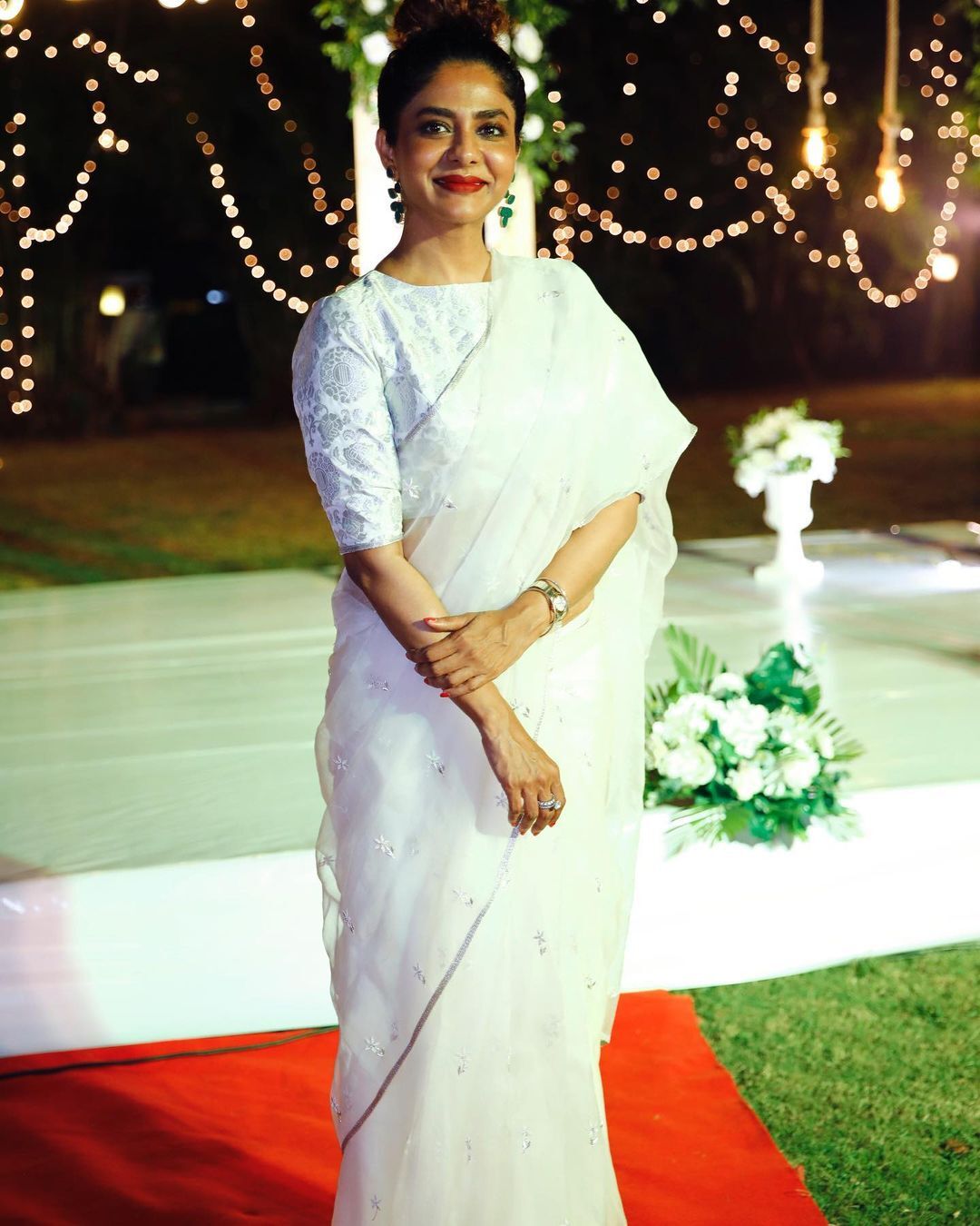 ഇത്രയും മോഡേണ്‍ ആയി അരി ചേറുകയാണോ; പൂര്‍ണിമയുടെ പുതിയ ലുക്ക് വന്‍ വൈറല്‍, ചിരിപ്പിച്ച് കമന്റുകള്‍