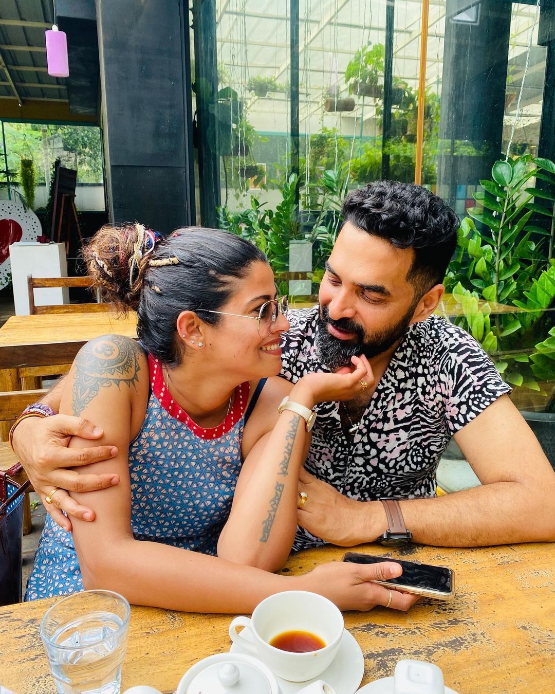 ഹാപ്പി മൂഡില്‍ അമൃത സുരേഷ്, ഒന്നൊന്നര ചിത്രത്തില്‍ ഗോപി അണ്ണനും, പാപ്പുക്കുട്ടി എവിടെയെന്ന് ആരാധകര്‍, ചിത്രം വൈറല്‍