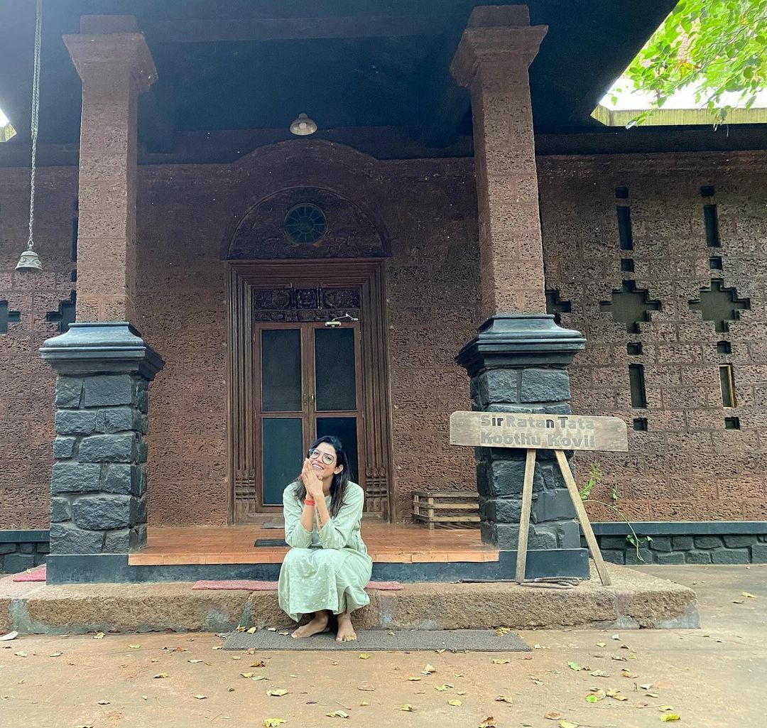 ഹാപ്പി മൂഡില്‍ അമൃത സുരേഷ്, ഒന്നൊന്നര ചിത്രത്തില്‍ ഗോപി അണ്ണനും, പാപ്പുക്കുട്ടി എവിടെയെന്ന് ആരാധകര്‍, ചിത്രം വൈറല്‍