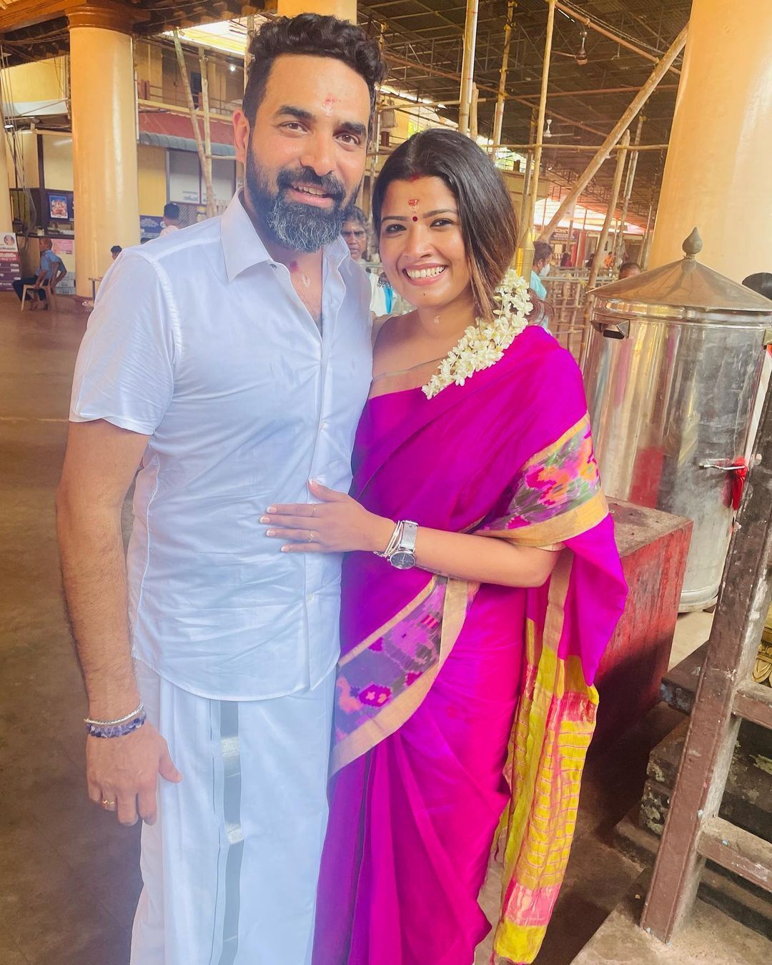 തൂവെള്ളയില്‍ ക്യൂട്ടായി അമൃത സുരേഷ്; ഇത് ഗോപി സുന്ദറിനുള്ളത്, ആ ചിരിക്കാണ് നൂറ് മാര്‍ക്ക്, വൈറലായി ചിതങ്ങള്‍