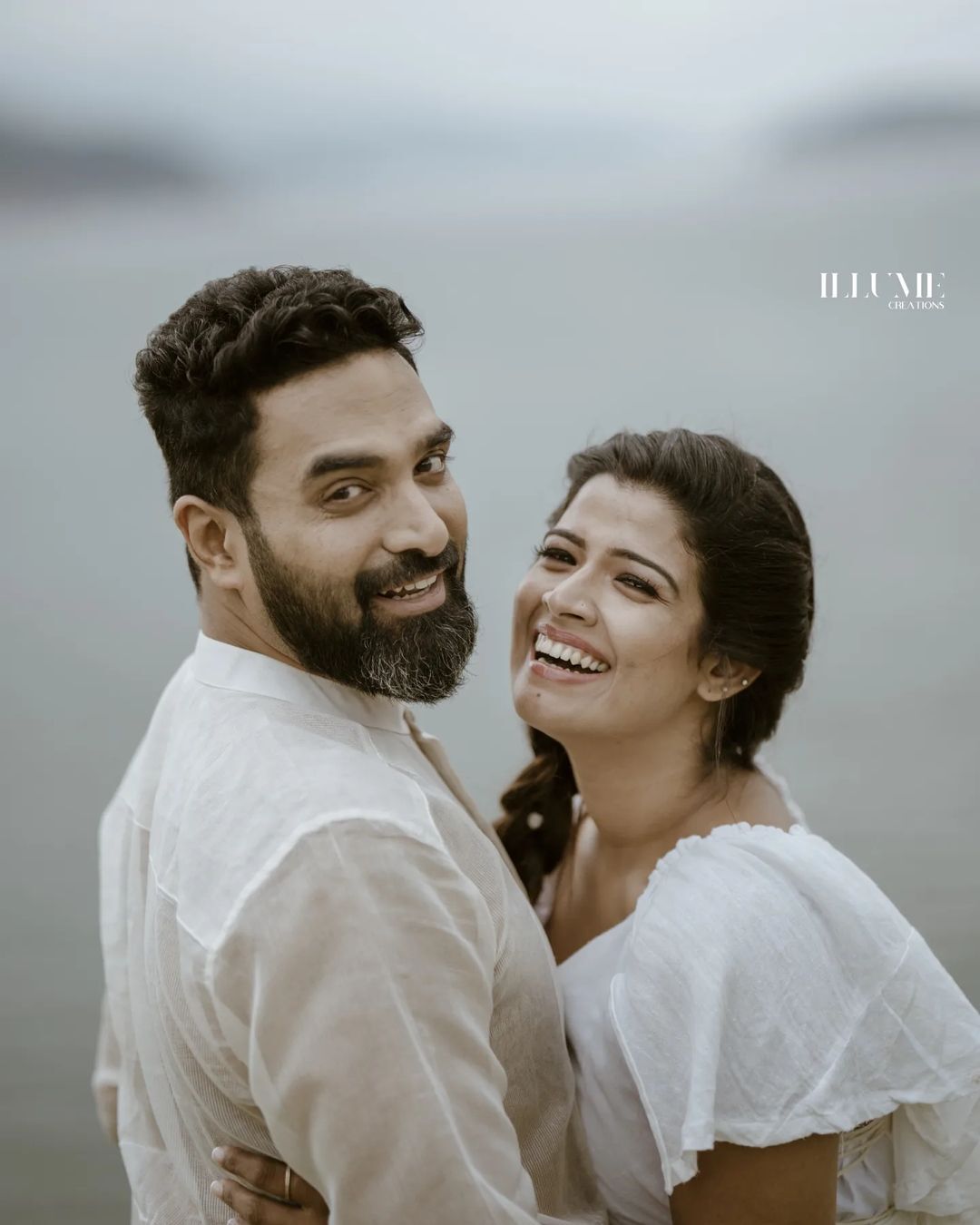 തൂവെള്ളയില്‍ ക്യൂട്ടായി അമൃത സുരേഷ്; ഇത് ഗോപി സുന്ദറിനുള്ളത്, ആ ചിരിക്കാണ് നൂറ് മാര്‍ക്ക്, വൈറലായി ചിതങ്ങള്‍