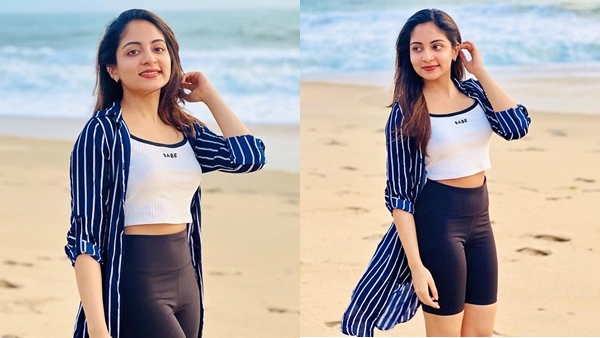 കടല്‍ തീരത്ത് ഓളങ്ങളെ തഴുകി ഇശാനി; അടിപൊളി ഗ്ലാമറസ് ലുക്ക് വൈറല്‍