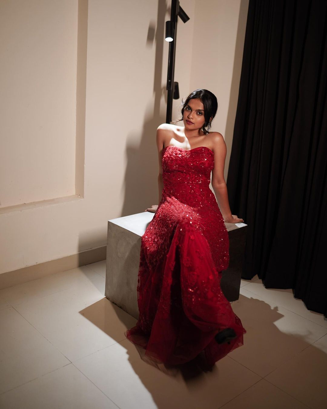 സാരിയില്‍ മിന്നിത്തിളങ്ങി ഗോപിക, ഇത് പൊളി ലുക്കെന്ന് ആരാധകര്‍, വൈറല്‍ ചിത്രങ്ങള്‍