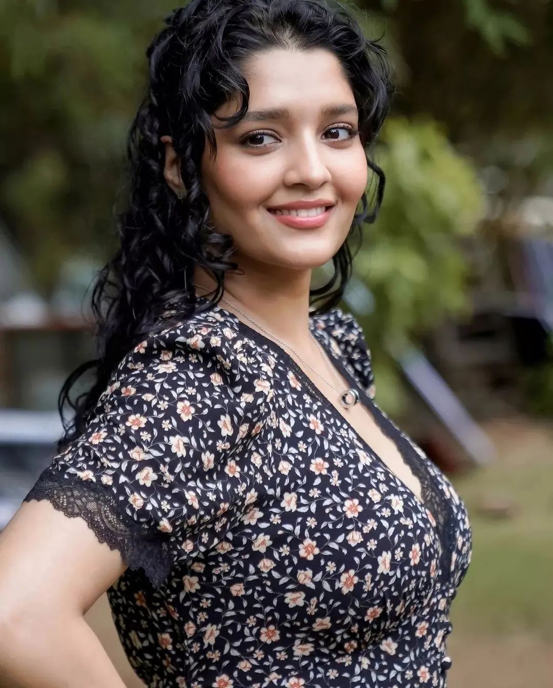 'കോലൈ'യുമായി ഋതിക സിംഗ്, സിനിമയുടെ പ്രെസ്സ് മീറ്റിൽ സൂപ്പർ ഗ്ലാമറസ് ലുക്കിൽ നടി, ചിത്രങ്ങൾ കാണാം