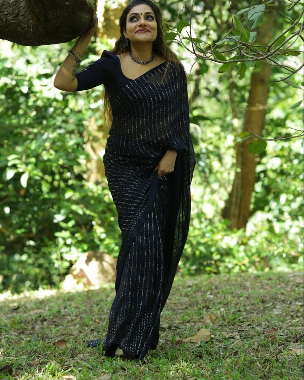 എന്റെ പൊന്ന് റിമു...ഈ സൗന്ദര്യത്തിന്റെ രഹസ്യമെന്താ!!സാരിയില്‍ തിളങ്ങി റിമി ടോമി