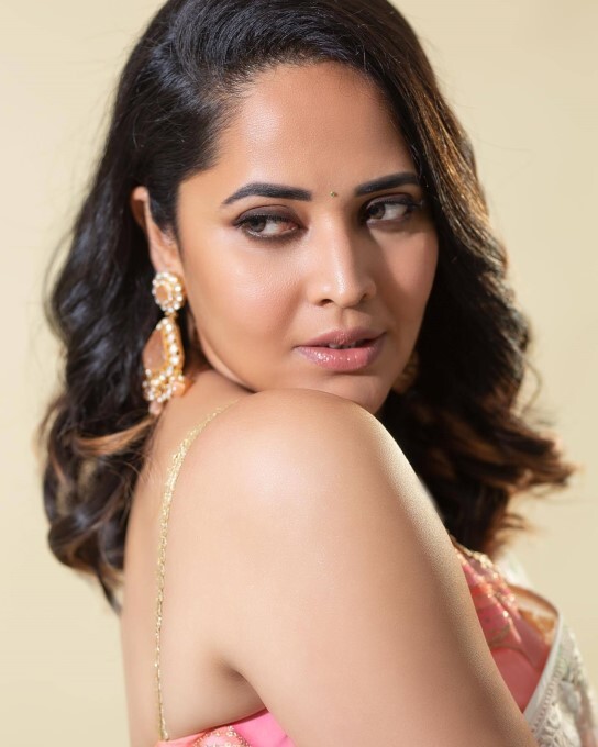 Tollywood Actress Anasuya Bharadwaj Looks Stunning In Latest Pics