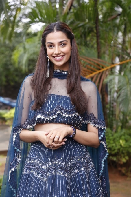 Tollywood Actress Meenakshi Choudary Latest Photos