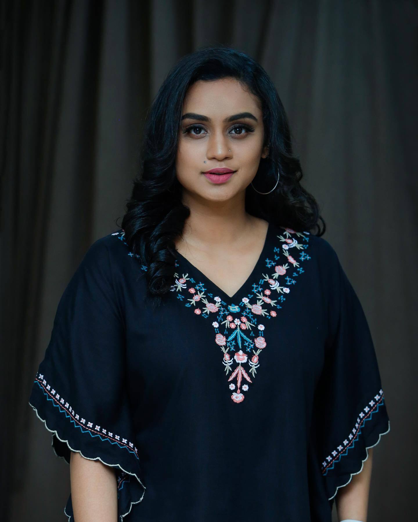 ആരാധകന്റെ സ്‌നേഹം കണ്ട് കണ്ണ് തള്ളി ലക്ഷ്മി നക്ഷത്ര; ഇങ്ങനെയുണ്ടോ ഒരു സ്‌നേഹം...