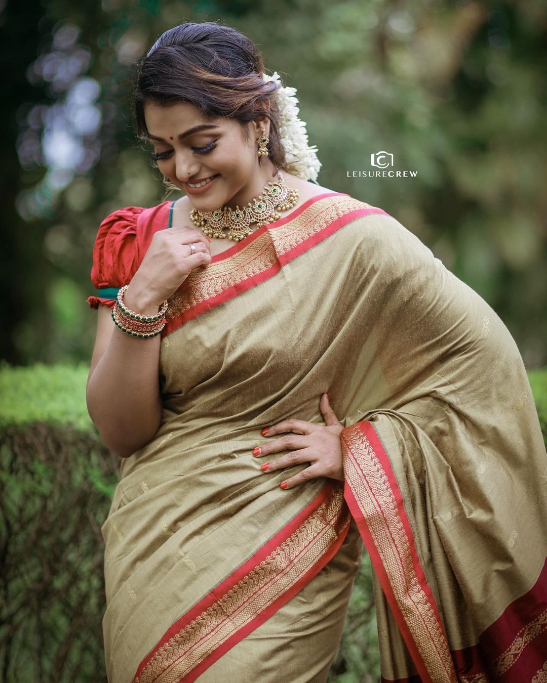 ആറ്റിറ്റ്യൂഡ് എന്നാൽ എജ്ജാതി... നടി മീരാ അനിൽ പൊളിച്ചടുക്കി; വൈറലായി ചിത്രങ്ങൾ