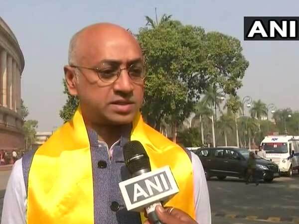 13300 കോടിയുടെ ആസ്തിയുള്ള പ്രസാദ് മുതല്‍ സിന്ധ്യവരെ: ഇന്ത്യയിലെ കോടീശ്വരന്മാരായ രാഷ്ട്രീയ നേതാക്കള്‍