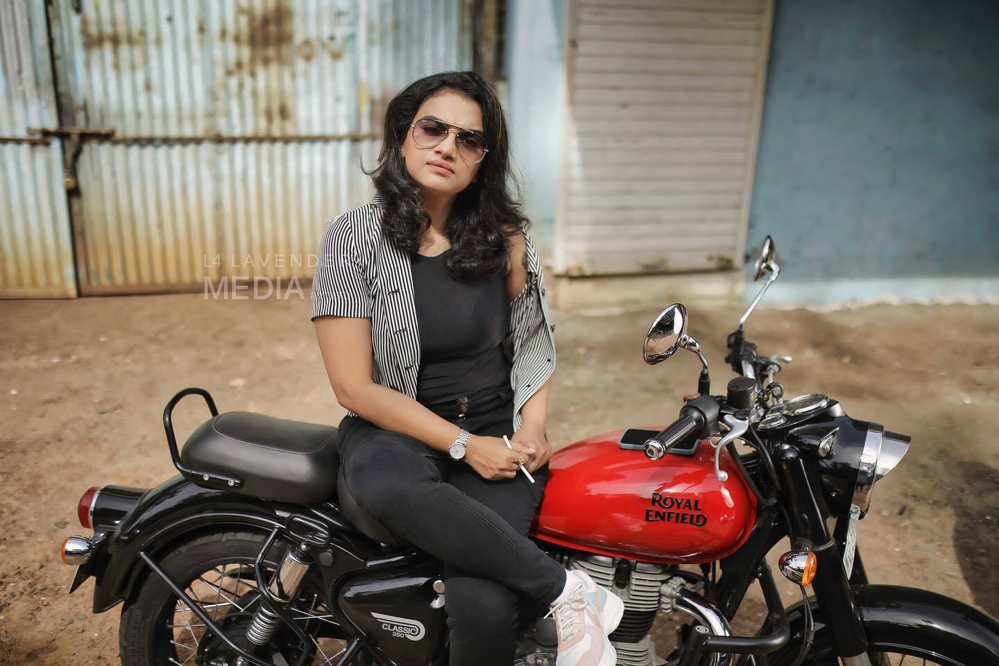 സ്റ്റൈലിഷ് ലുക്കും, കേരളീയ തനിമയും... സാരിയിൽ അതി സുന്ദരിയായി കൃഷ്ണ പ്രഭ.... 