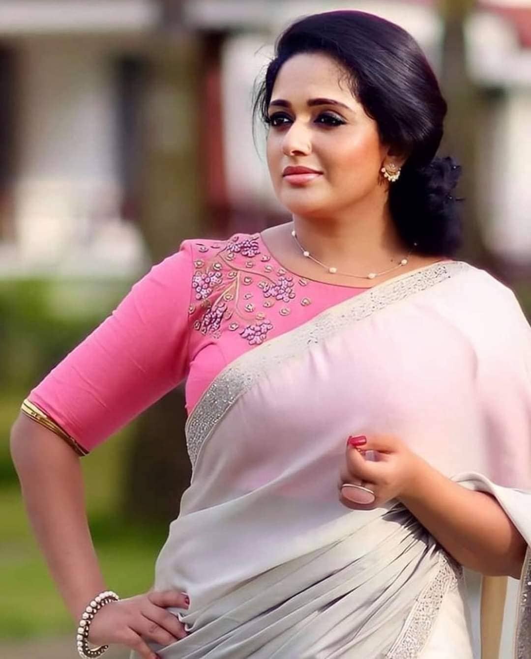 ജീന്‍സിലും ഷർട്ടിലും തകർത്ത് കാവ്യാമാധവന്‍: കിടിലന്‍ മേക്കോവർ; വൈറലായി പുത്തന്‍ ചിത്രം