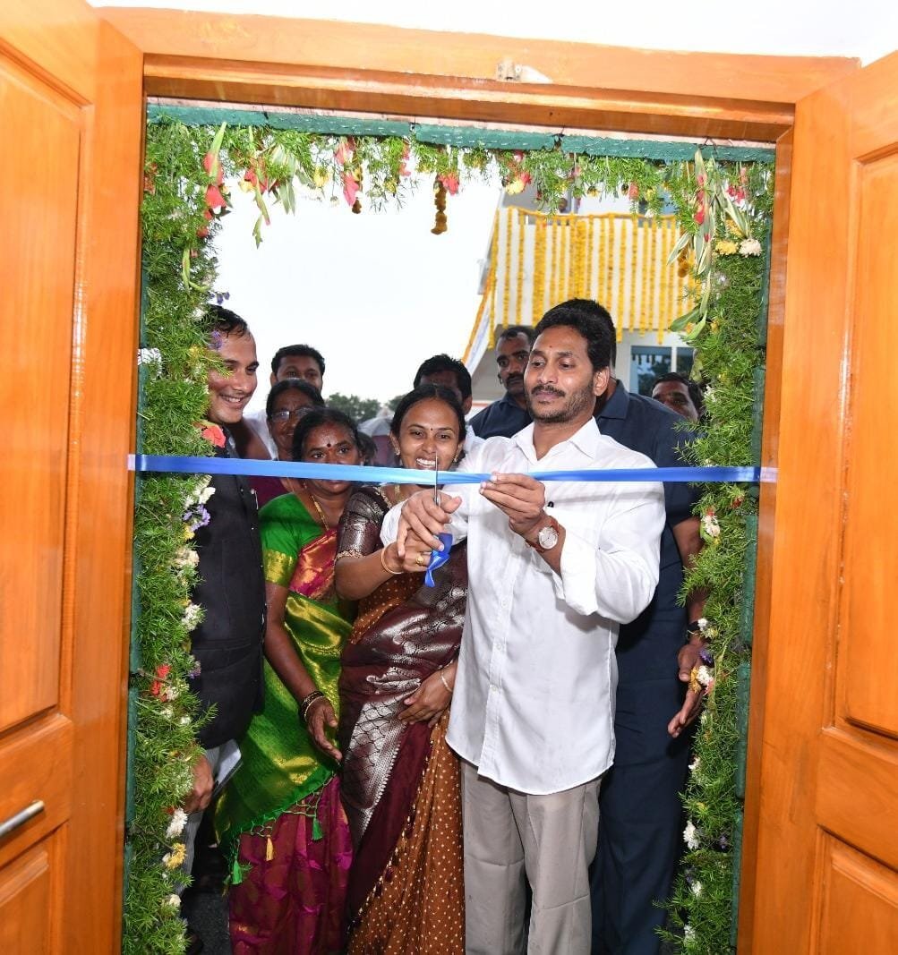 వైఎస్ రాజశేఖర్ రెడ్డి వర్థంతి.. తండ్రికి ఘన నివాళులర్పించిన సీఎం జగన్