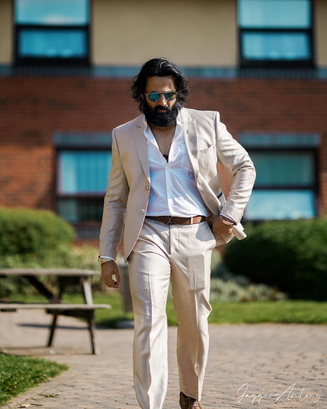 സ്റ്റൈലിഷ് ലുക്കിൽ ഉണ്ണി മുകുന്ദൻ... ഇത് കിടിലമെന്ന് ആരാധകർ... കാണാം ചിത്രങ്ങൾ  