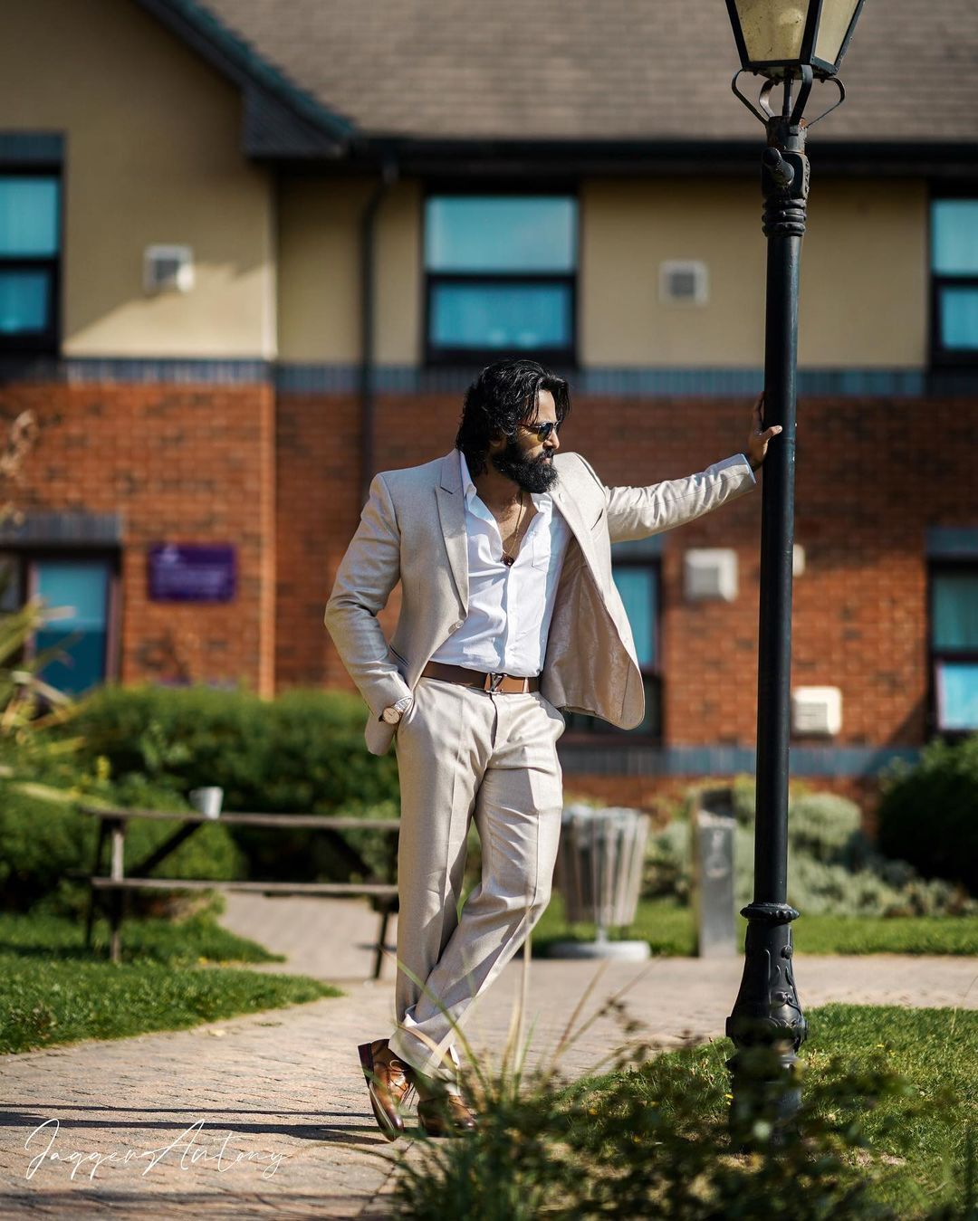 സ്റ്റൈലിഷ് ലുക്കിൽ ഉണ്ണി മുകുന്ദൻ... ഇത് കിടിലമെന്ന് ആരാധകർ... കാണാം ചിത്രങ്ങൾ  