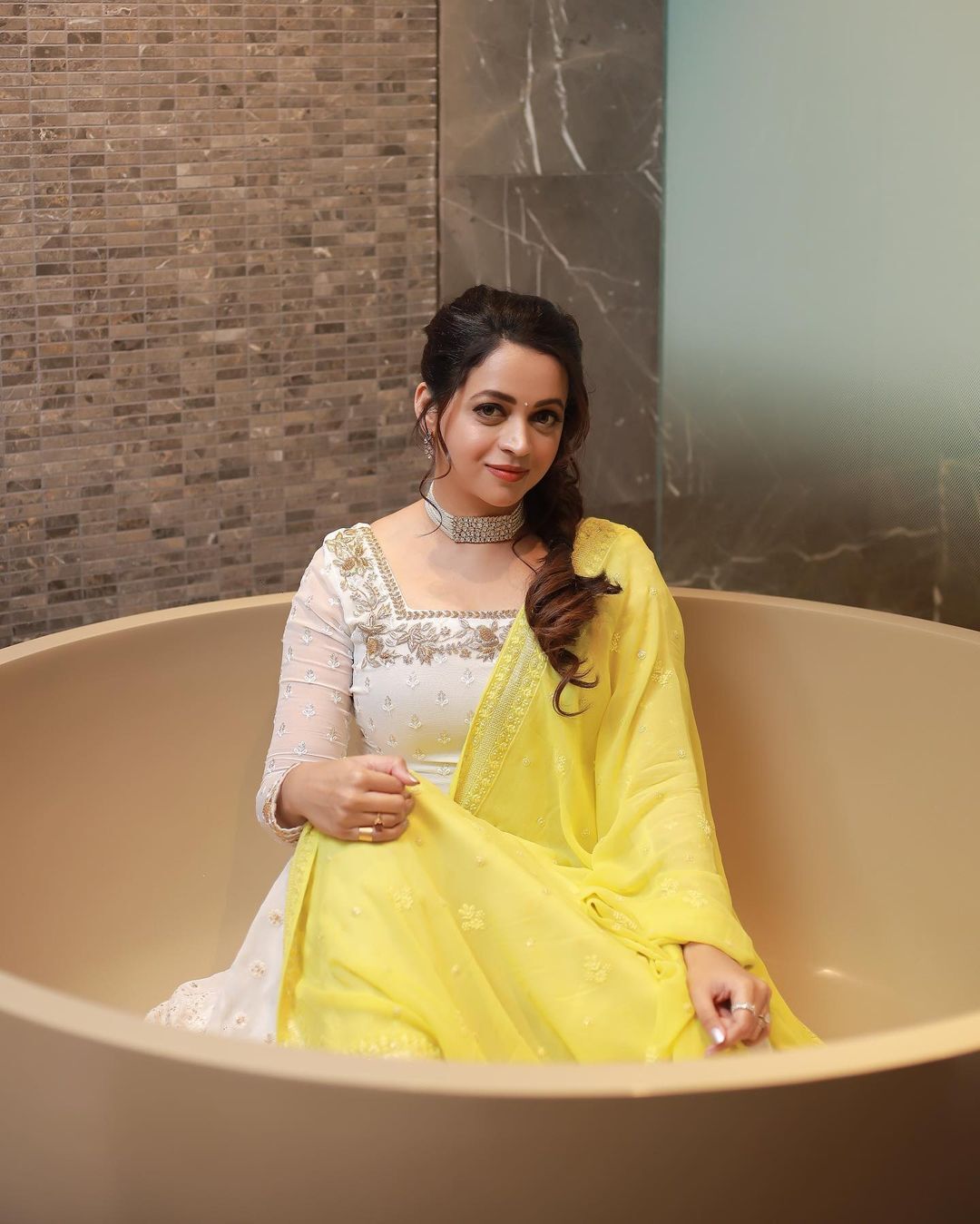   വീണ്ടും ഭാവന, സൗന്ദര്യത്തിന്റെ രഹസ്യം പറഞ്ഞേ മതിയാകൂവെന്ന് ആരാധകർ,  വൈറൽ ഫോട്ടോകൾ