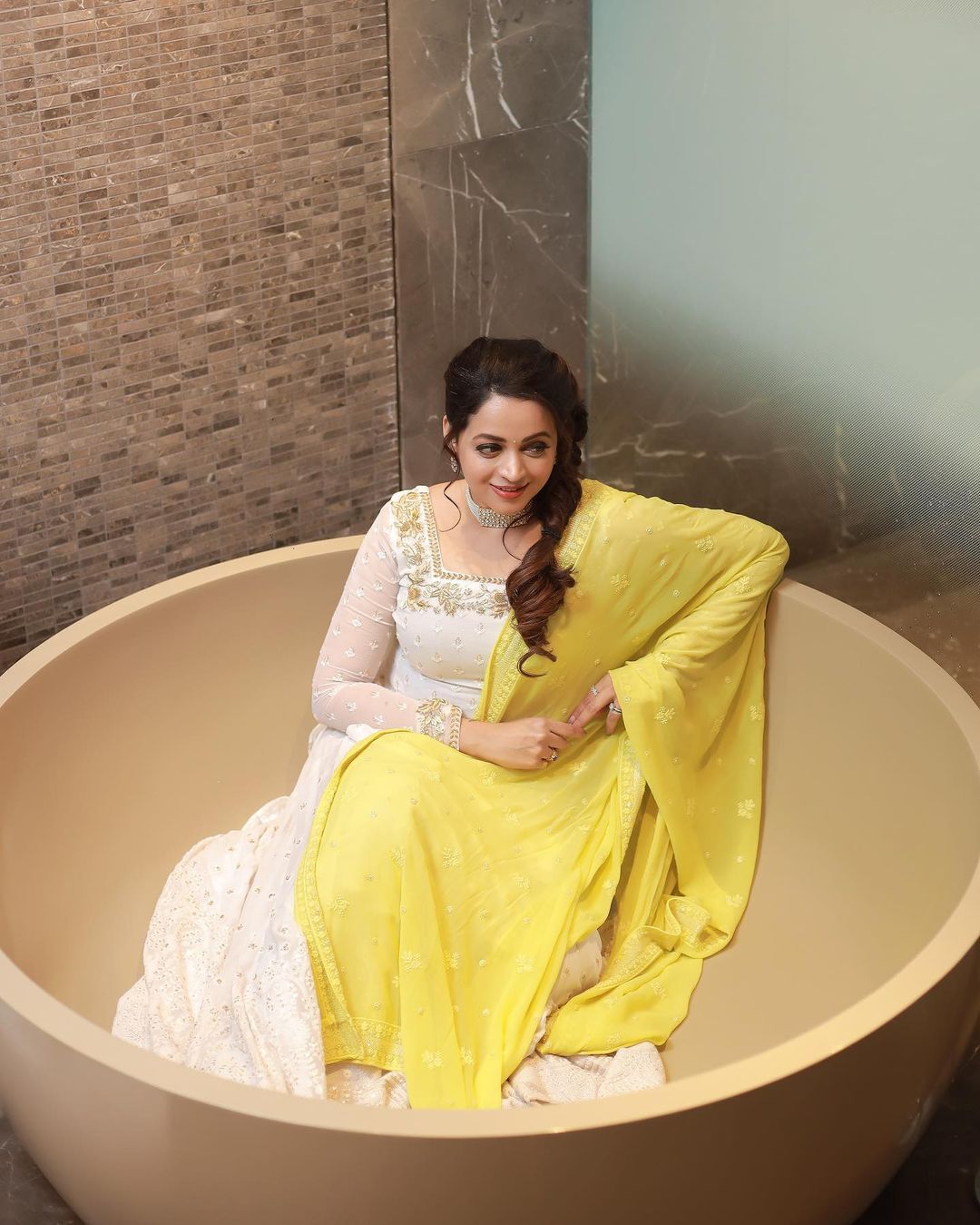   വീണ്ടും ഭാവന, സൗന്ദര്യത്തിന്റെ രഹസ്യം പറഞ്ഞേ മതിയാകൂവെന്ന് ആരാധകർ,  വൈറൽ ഫോട്ടോകൾ