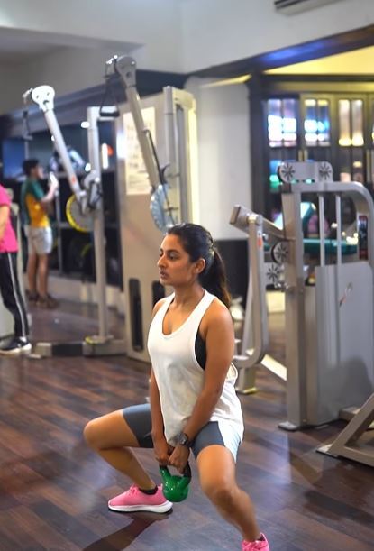 ആരോഗ്യ കാര്യത്തില്‍ ഒരു വിട്ടുവീഴ്ചയുമില്ല; സൂപ്പർ വർക്ക് ഔട്ട് വീഡിയോയുമായി എസ്തർ