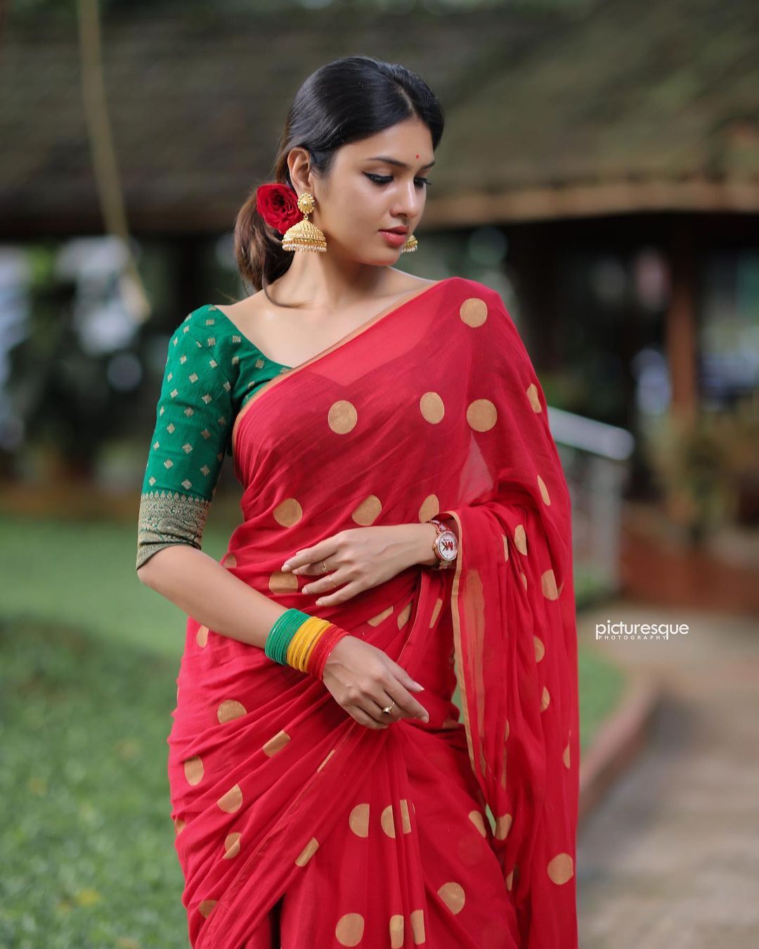  ഗായത്രിയുടെ കണ്ണിന് സ്പെഷ്യൽ പവർ ഉണ്ടോയെന്ന് ആരാധകർ,എന്തൊരു സുന്ദരിയെന്ന്; വൈറലായി സാരി ചിത്രങ്ങൾ 