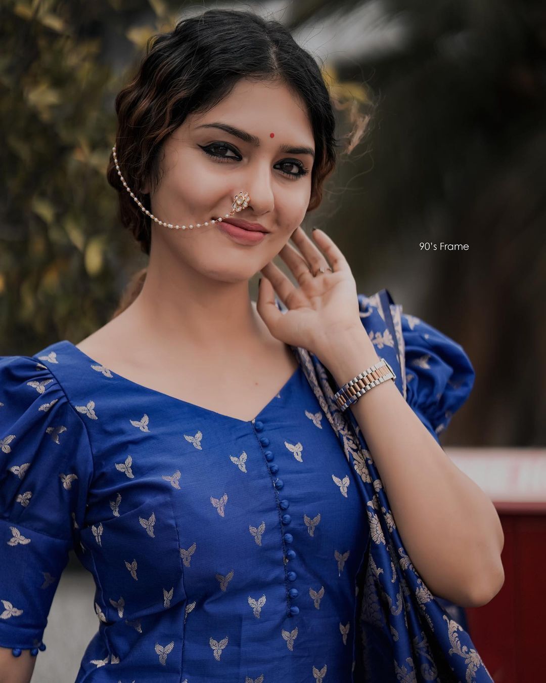  ഗായത്രിയുടെ കണ്ണിന് സ്പെഷ്യൽ പവർ ഉണ്ടോയെന്ന് ആരാധകർ,എന്തൊരു സുന്ദരിയെന്ന്; വൈറലായി സാരി ചിത്രങ്ങൾ 