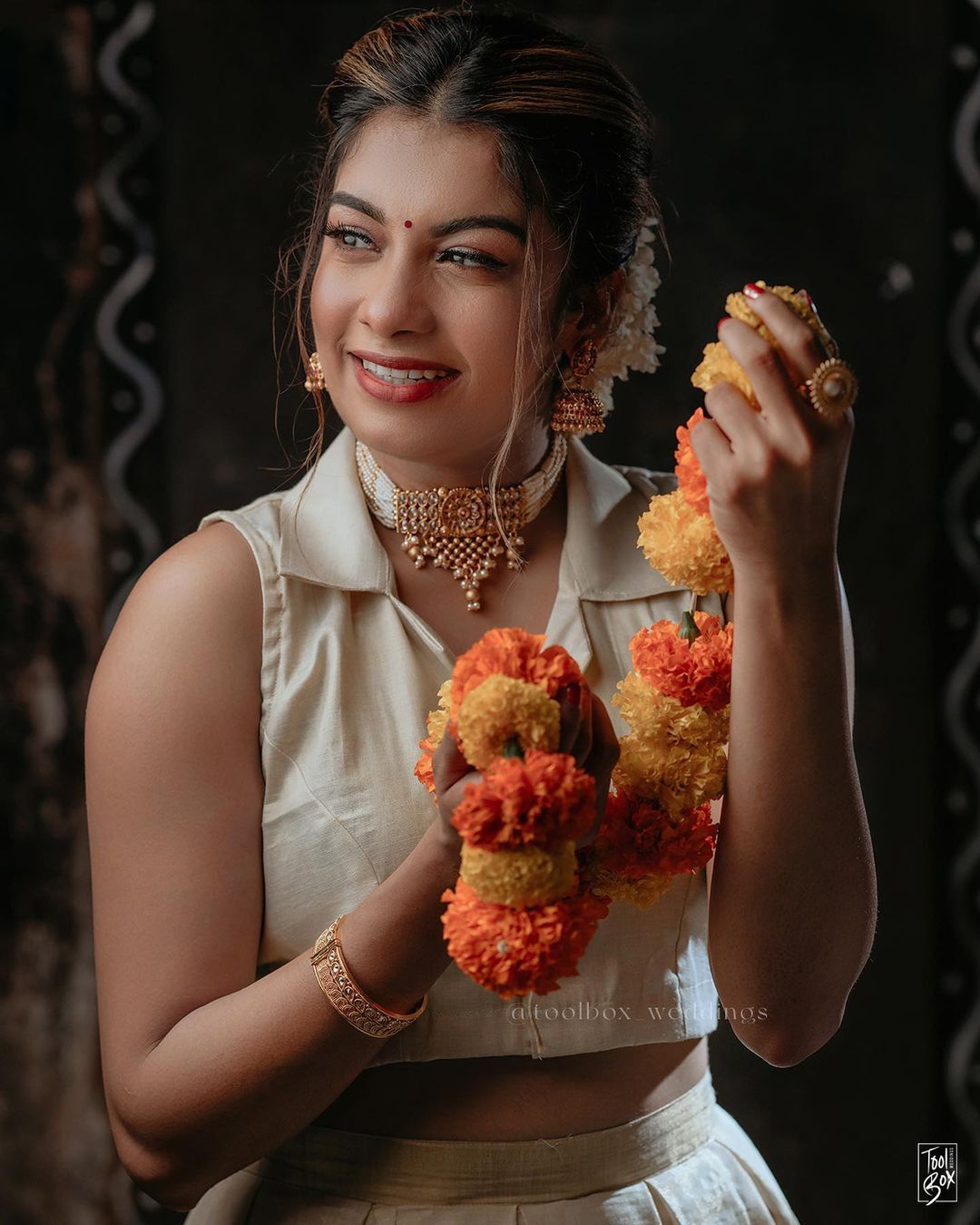  'ദിൽഷയുടെ ആരാധകർ എങ്ങനെ ശാന്തരാകും?'; ഓണം ലുക്ക് കളറാക്കി കസറിയില്ലേ..വൈറൽ ഫോട്ടോകൾ 