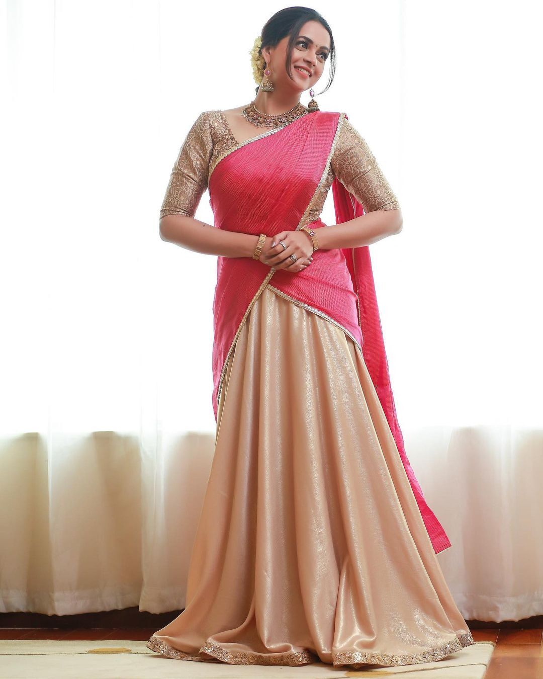 ഇതാണൂട്ടോ എന്റെ ഓണക്കോടി...: ഓണം സ്പെഷ്യല്‍ ചിത്രങ്ങളുമായി ഭാവന, പൊളിച്ചടുക്കിയെന്ന് ആരാധകർ