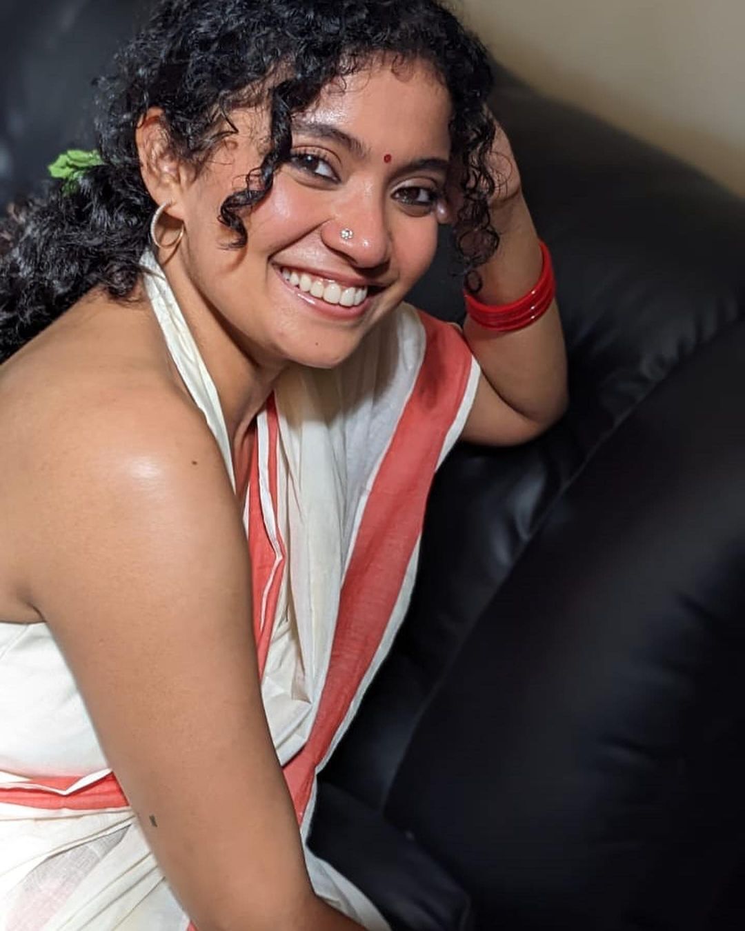 പായസത്തുള്ളിപ്പോലൊരു ഞാന്‍: സാരിയില്‍ ഗ്ലാമറസ് സുന്ദരിയായി അന്നബെന്‍