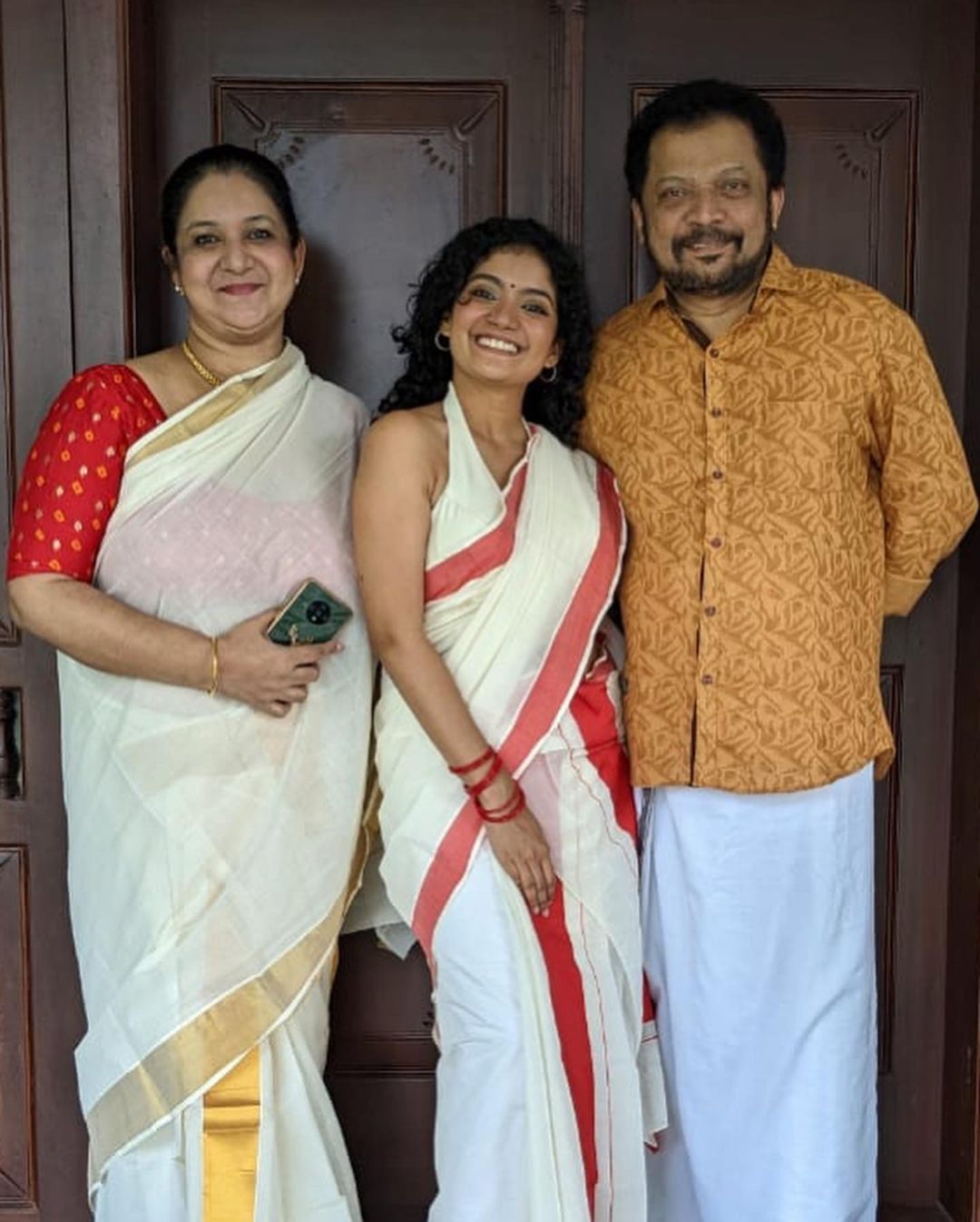 പായസത്തുള്ളിപ്പോലൊരു ഞാന്‍: സാരിയില്‍ ഗ്ലാമറസ് സുന്ദരിയായി അന്നബെന്‍