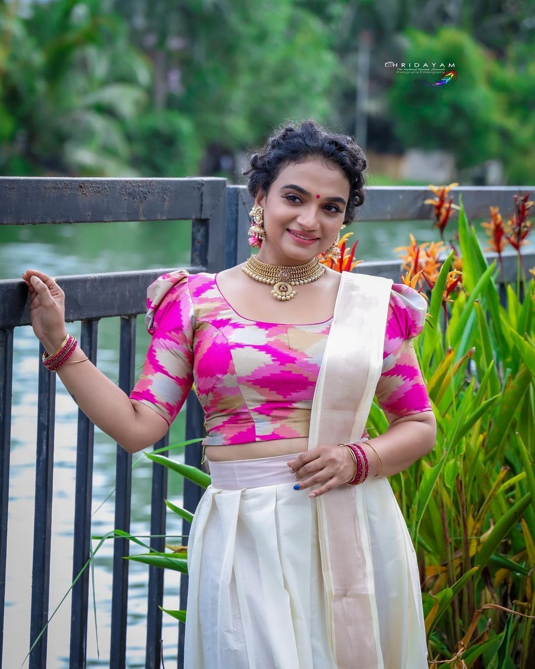 ദാവണി അഴകിൽ കൃഷ്ണ പ്രഭ.... സ്റ്റൈലിഷ് ലുക്കിൽ പുത്തൻ ഫോട്ടോഷൂട്ട്. കാണാം ചിത്രങ്ങൾ