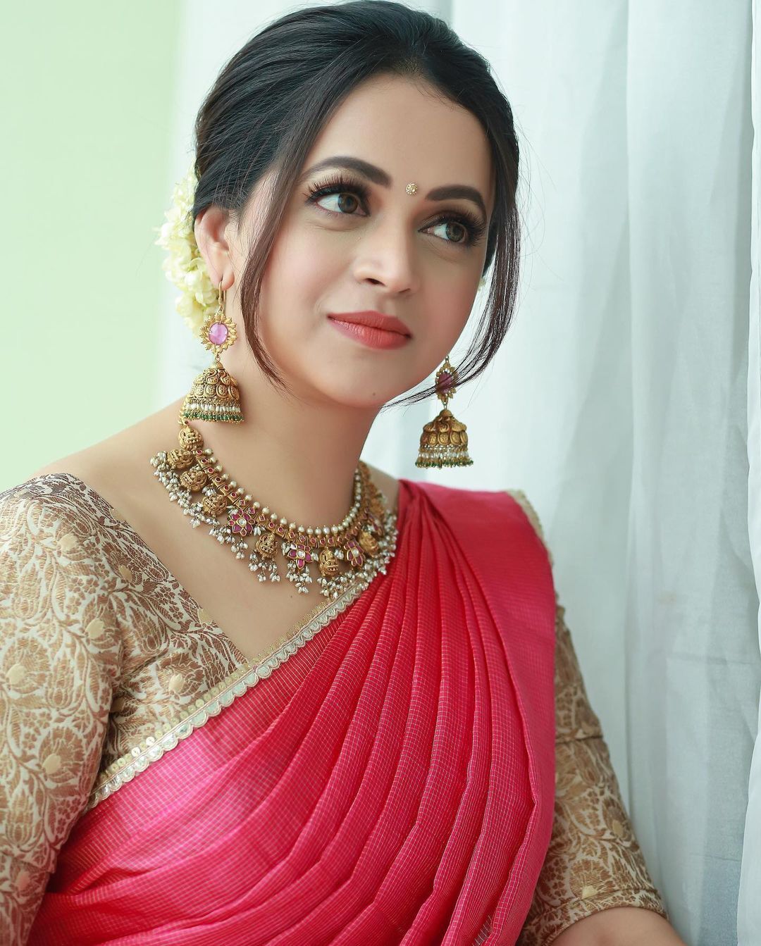 എന്താ ഒരു മൊഞ്ച്: അഴകിന്‍ നിറകുടം, വീണ്ടും വൈറല്‍ ചിത്രങ്ങളുമായി ഭാവന