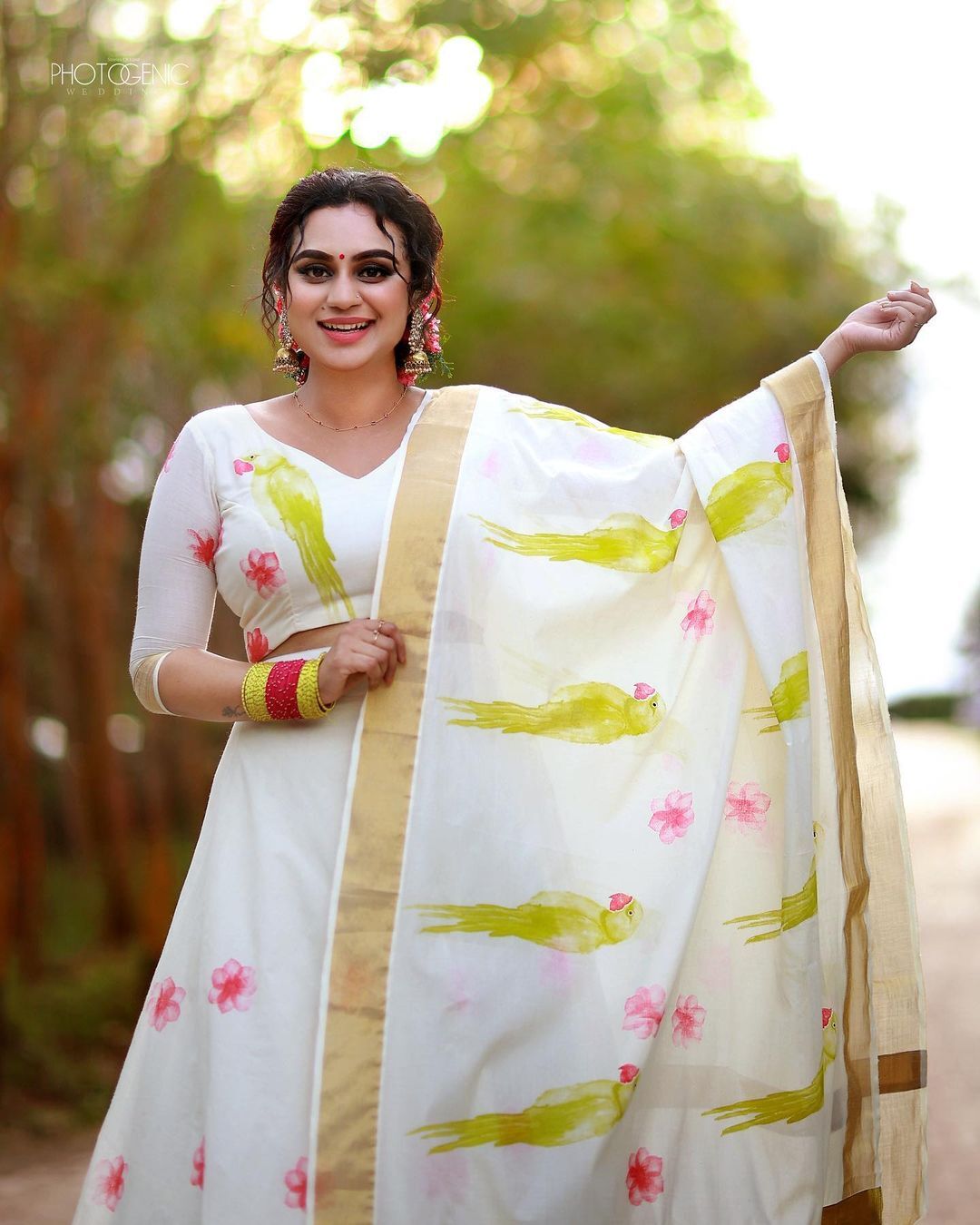  'പച്ച, പെർഫെക്ട് ബാലൻസ്'; സുന്ദരിയല്ലേ ലക്ഷ്മി, ഏത് വേഷത്തിലും; വൈറൽ ഫോട്ടോകൾ 