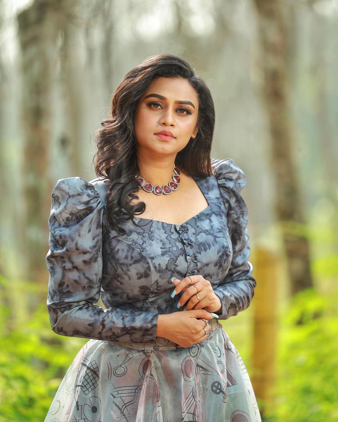  'പച്ച, പെർഫെക്ട് ബാലൻസ്'; സുന്ദരിയല്ലേ ലക്ഷ്മി, ഏത് വേഷത്തിലും; വൈറൽ ഫോട്ടോകൾ 