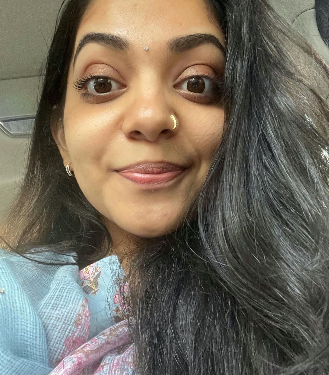  'ശ്ശെടാ, ഇതെന്തൊക്കെ ഭാവങ്ങളാണ്, കണ്ണാണ് മെയിൻ'; അഹാനയുടെ സൂപ്പർ കൂൾ ഫോട്ടോസ് വൈറൽ