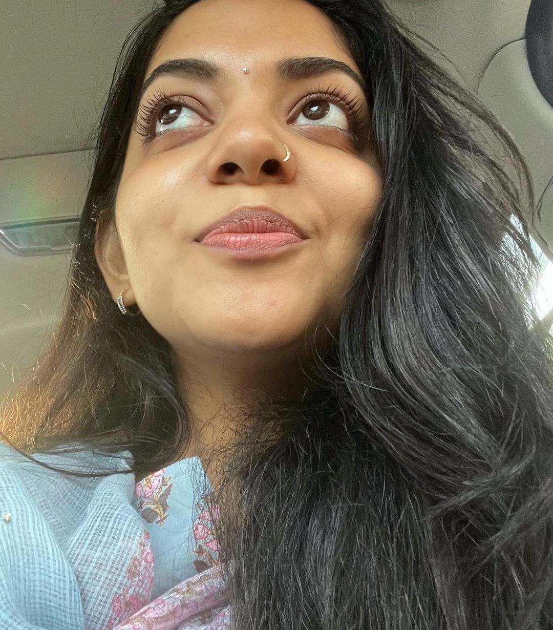  'ശ്ശെടാ, ഇതെന്തൊക്കെ ഭാവങ്ങളാണ്, കണ്ണാണ് മെയിൻ'; അഹാനയുടെ സൂപ്പർ കൂൾ ഫോട്ടോസ് വൈറൽ