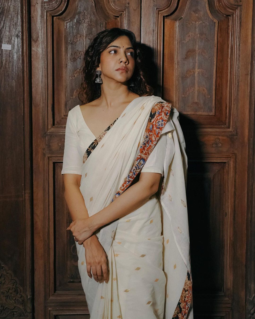 ഹോ... മഡോണ  എത്ര സുന്ദരി: സാരിയില്‍ പൊളിച്ചടുക്കി ആരാധകരുടെ സ്വന്തം മഡോണ സെബാസ്റ്റ്യന്‍