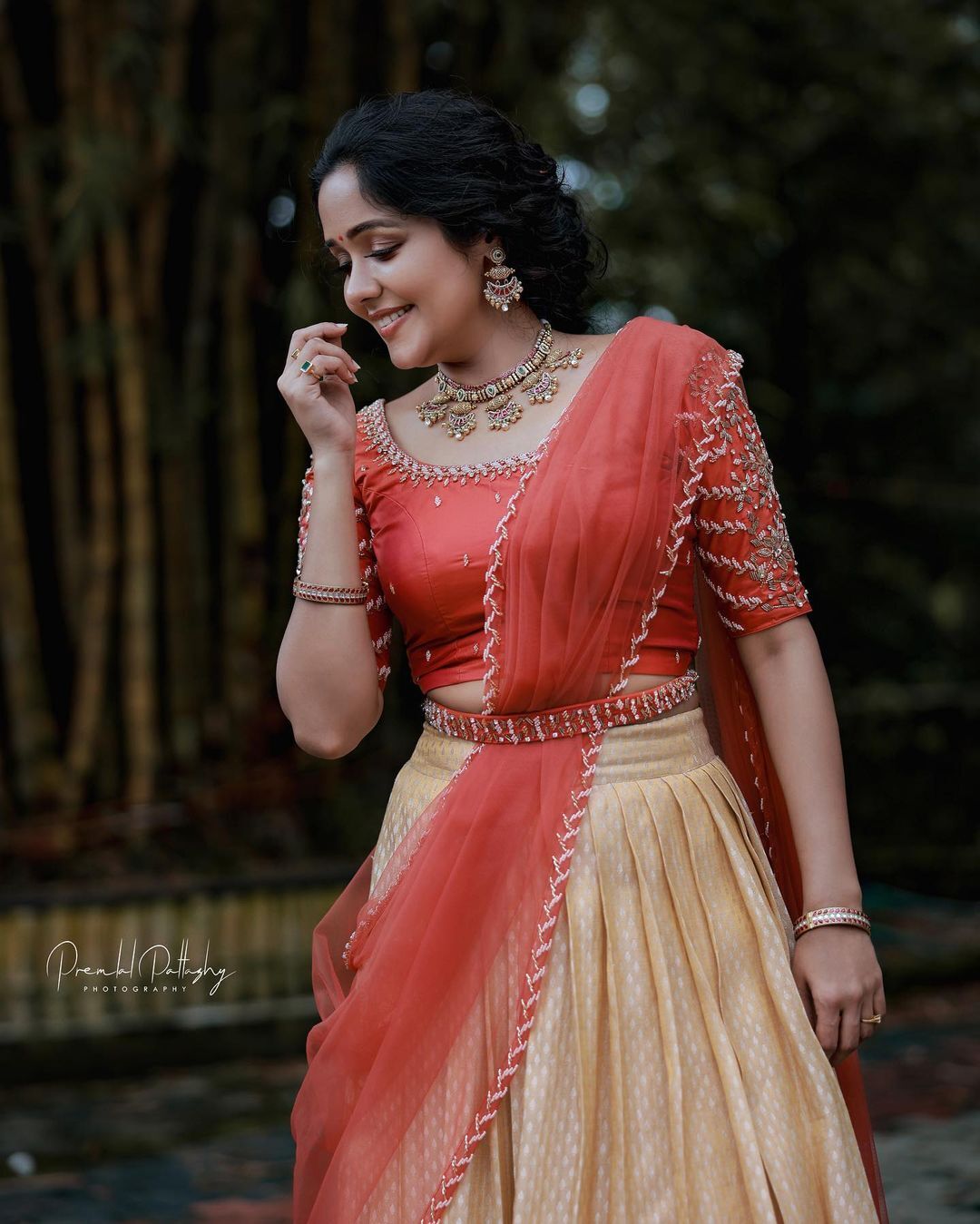 തനി നാട്ടിന്‍പുറത്തുകാരി തന്നെ: അന്യായ ലുക്ക്, അനന്യയുടെ പുത്തന്‍ ഫോട്ടോകള്‍ തരംഗമാവുന്നു