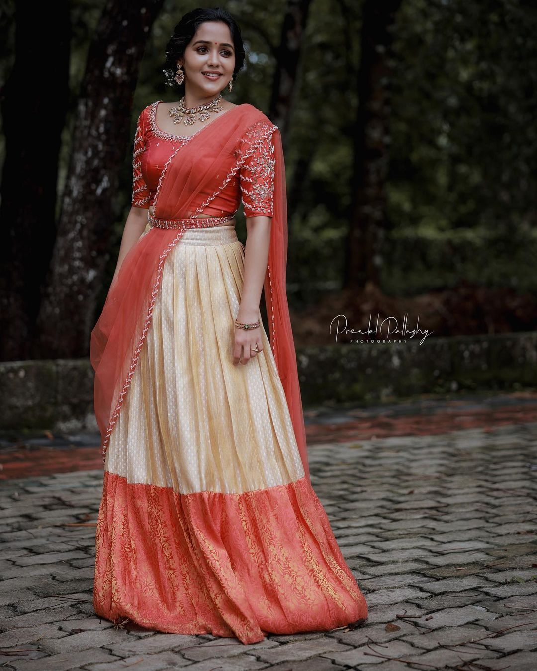 തനി നാട്ടിന്‍പുറത്തുകാരി തന്നെ: അന്യായ ലുക്ക്, അനന്യയുടെ പുത്തന്‍ ഫോട്ടോകള്‍ തരംഗമാവുന്നു