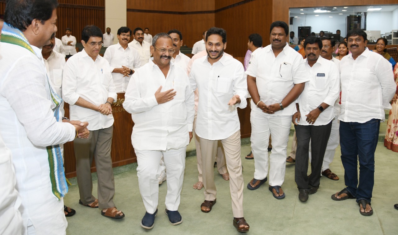 ఏపీ అసెంబ్లీ డిప్యూటీ స్పీకర్‌గా కోలగట్ల వీరభద్రస్వామి ఎన్నిక