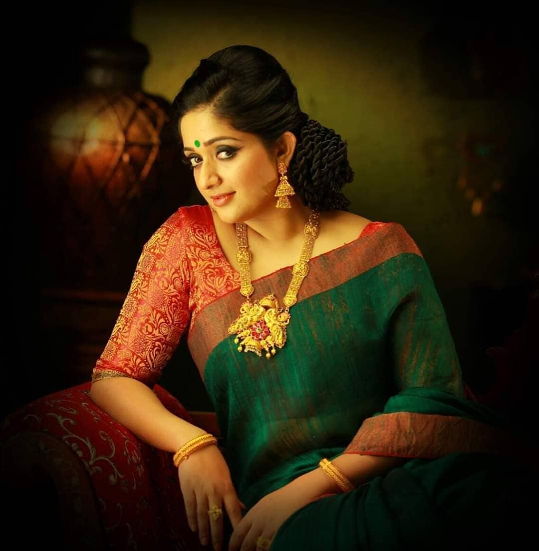 മീനാക്ഷിയെ ചേർത്ത് പിടിച്ച് കാവ്യ മാധവന്‍: ചിത്രം വൈറല്‍, മീനൂട്ടി മഞ്ജു വാര്യറെ മറന്നോയെന്ന് ആരാധകർ