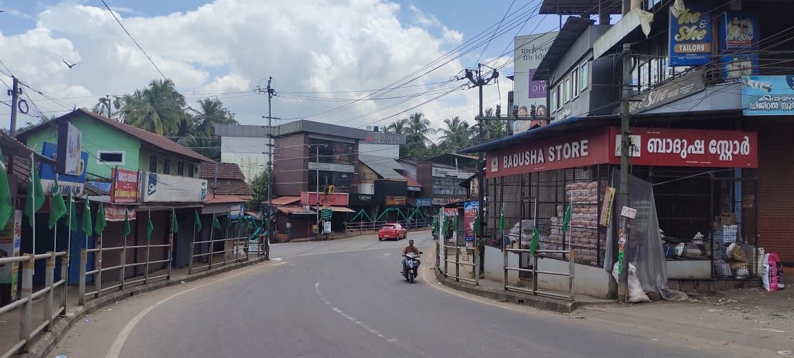 ഹർത്താലില്‍ പരക്കെ അക്രമം; വാഹനങ്ങള്‍ തകർത്തു, ഏഷ്യാനെറ്റ് ന്യൂസ് സംഘത്തിനെതിരെയും അക്രമം-ചിത്രങ്ങള്‍ കാണാം
